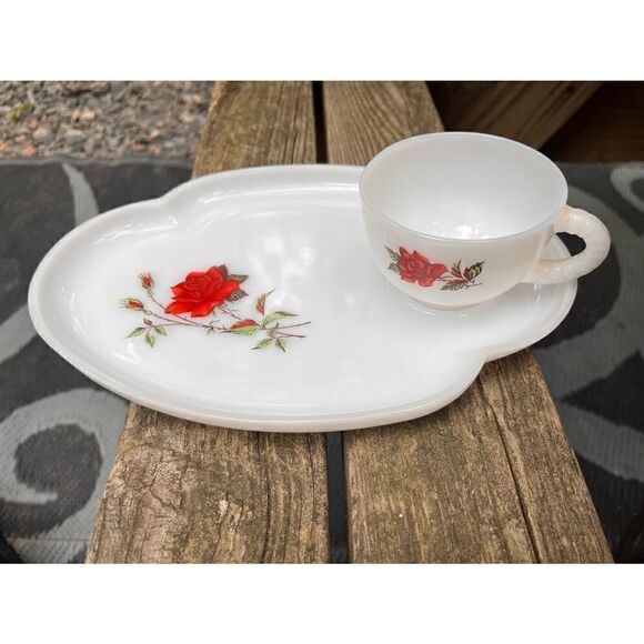 Vintage cup and plate white milk glass red rose - Picture 4 of 15